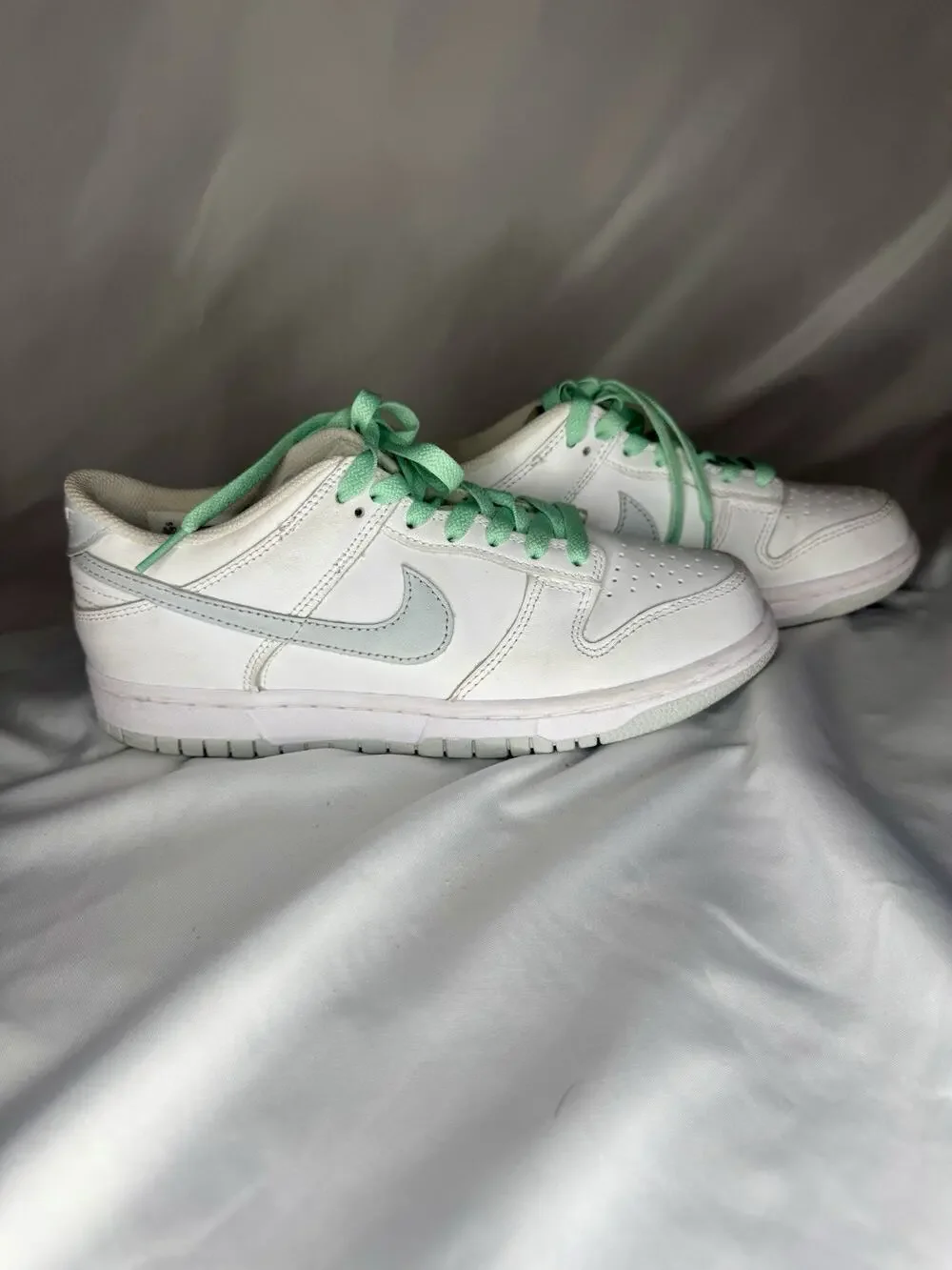 Nike Dunk Low Women 8 White Light Smoke Grey Mint Laces Sneaker